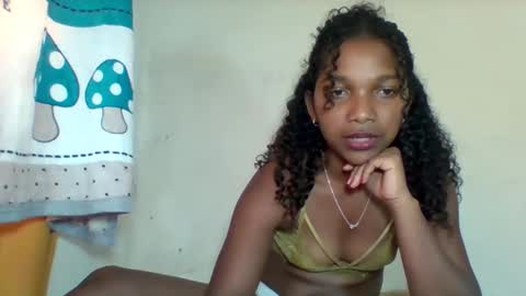 Snapshot of mila_lunah chatting on March 26, 6:52 am mila_lunah online show from March 26, 6:52 am