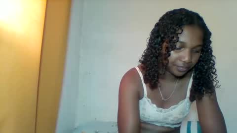 Snapshot of mila_lunah chatting on April 5, 7:49 am mila_lunah online show from April 5, 7:49 am