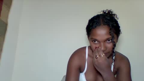 Snapshot of mila_lunah chatting on April 18, 10:43 pm mila_lunah online show from April 18, 10:43 pm