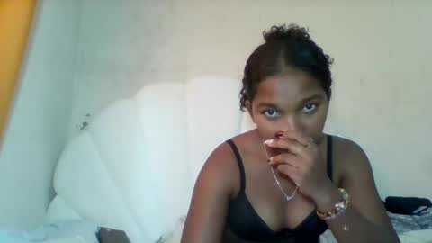 Snapshot of mila_lunah chatting on May 17, 6:11 am mila_lunah online show from May 17, 6:11 am