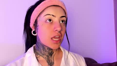 Snapshot of mila_monty__ chatting on October 18, 3:20 am online show from October 18, 3:20 am