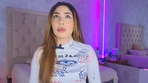 Snapshot of mila_smirnovavk chatting on February 1, 4:00 am MILA online show from February 1, 4:00 am