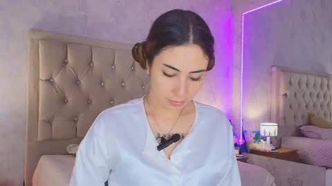 Snapshot of mila_smirnovavk chatting on February 2, 3:49 am MILA online show from February 2, 3:49 am