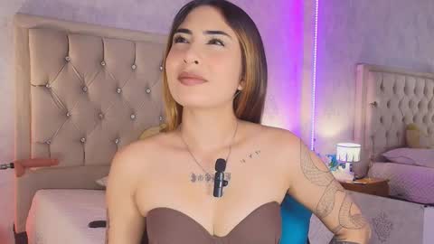 Snapshot of mila_smirnovavk chatting on February 5, 4:06 am MILA online show from February 5, 4:06 am