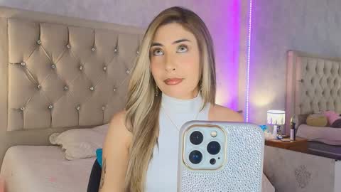 Snapshot of mila_smirnovavk chatting on February 20, 4:09 am MILA online show from February 20, 4:09 am