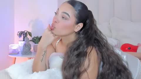 mila_stark333 online show from April 20, 4:15 am