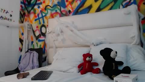 Snapshot of milaaadams chatting on October 20, 10:16 am mila online show from October 20, 10:16 am