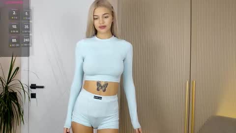 Mila and u can call me sweet bunny online show from October 17, 10:07 am