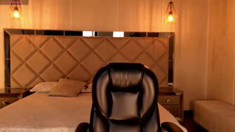 Snapshot of milacoleman chatting on May 13, 3:04 am Mila online show from May 13, 3:04 am