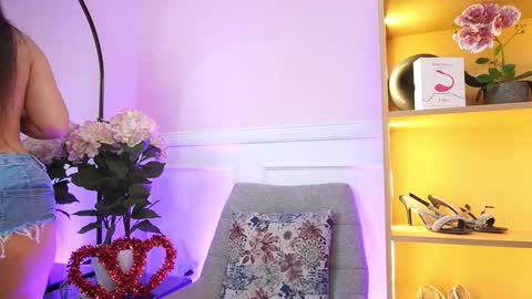 milacrave online show from February 16, 11:39 am