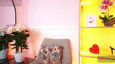 milacrave online show from February 21, 11:33 am