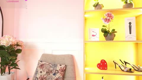 milacrave online show from February 23, 11:40 am