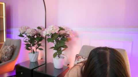 milacrave online show from April 10, 11:37 am