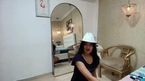 miladiosa online show from March 15, 1:06 pm