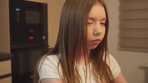 Snapshot of milaice chatting on February 12, 1:06 pm Mila online show from February 12, 1:06 pm