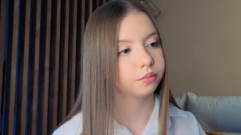 Snapshot of milaice chatting on February 16, 2:35 pm Mila online show from February 16, 2:35 pm