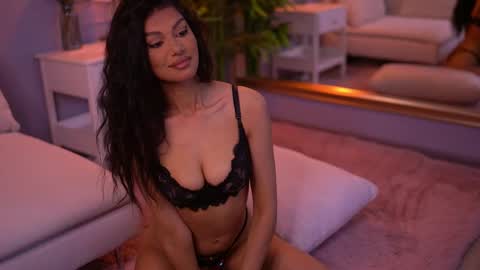 Snapshot of milakade chatting on May 18, 7:31 pm Mila online show from May 18, 7:31 pm