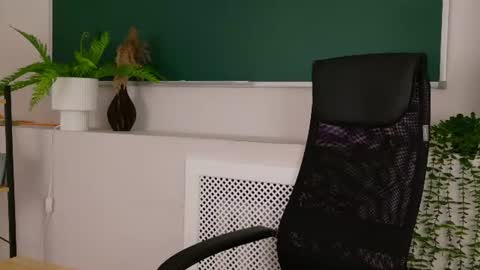 milaleoneli online show from July 31, 4:39 pm