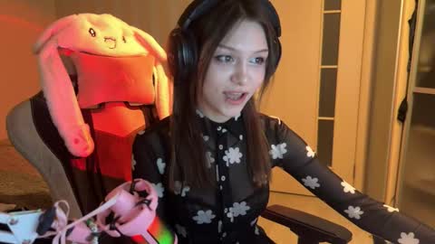 milamiuu online show from January 11, 11:59 am