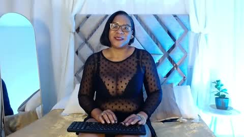 Snapshot of milamonroexx chatting on May 9, 3:34 am MilaMonroeXX online show from May 9, 3:34 am