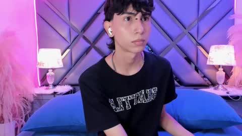 milan_lewiss online show from February 10, 11:58 am