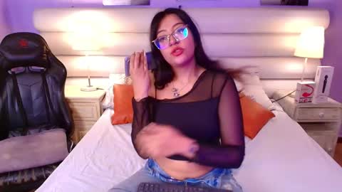 milan_sweetie online show from April 11, 10:25 pm