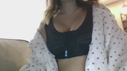 Snapshot of milana5551 chatting on December 17, 7:18 am milana online show from December 17, 7:18 am