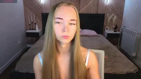 Snapshot of milana_sorrento chatting on May 12, 1:03 am Milana online show from May 12, 1:03 am