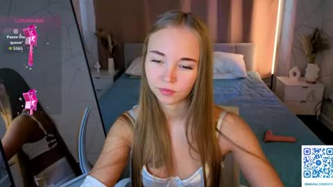 Snapshot of milana_sorrento chatting on May 15, 1:12 am Milana online show from May 15, 1:12 am