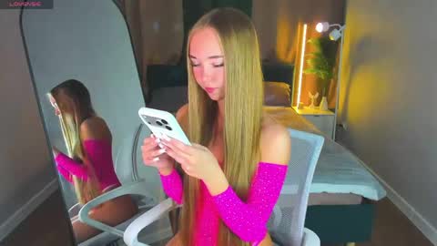 Snapshot of milana_sorrento chatting on May 30, 1:03 am Milana online show from May 30, 1:03 am