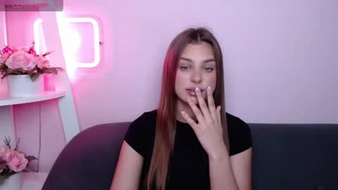 Snapshot of milanaangelas chatting on June 20, 4:48 am milanaangelas online show from June 20, 4:48 am