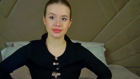 MilanaBalmain online show from January 16, 1:37 am