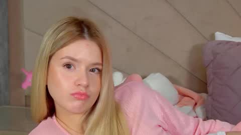 MilanaBalmain online show from February 3, 6:40 am