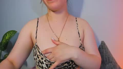 Snapshot of milanabrittt chatting on July 28, 11:15 pm Milana online show from July 28, 11:15 pm