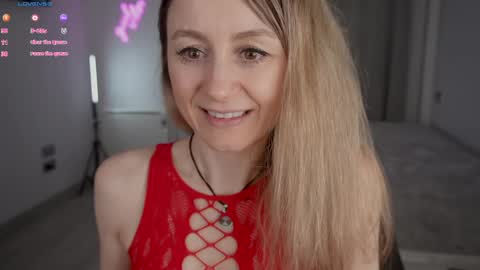 Snapshot of milanacamgirl chatting on May 4, 5:42 pm Milana online show from May 4, 5:42 pm