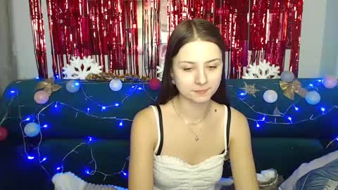 Snapshot of milanaroz chatting on December 22, 5:45 am milanaroz online show from December 22, 5:45 am