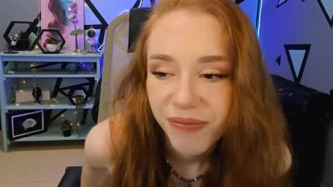 Snapshot of milasiren chatting on May 18, 5:35 am Mila online show from May 18, 5:35 am