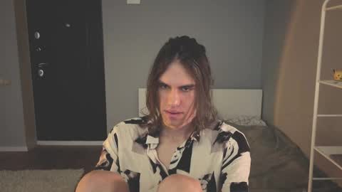 Snapshot of milaslovv chatting on May 5, 12:13 pm Mila online show from May 5, 12:13 pm