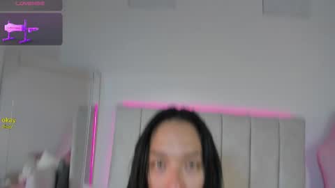 Snapshot of milavelour chatting on March 3, 2:07 am IG online show from March 3, 2:07 am