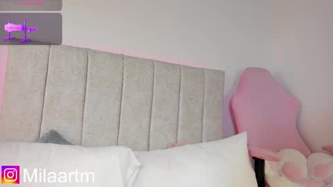 Snapshot of milavelour chatting on March 9, 1:09 am IG online show from March 9, 1:09 am