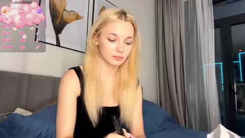 Snapshot of mildaleggette chatting on October 11, 6:28 pm Millla online show from October 11, 6:28 pm