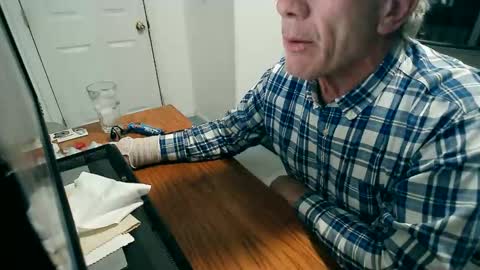 Snapshot of milehi1958 chatting on March 1, 2:35 am Milehi1958 online show from March 1, 2:35 am