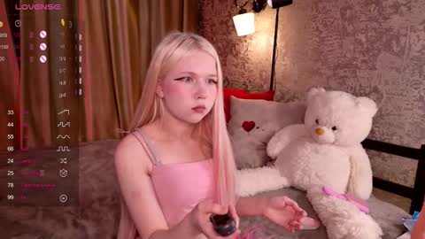 Mia online show from March 27, 3:12 pm