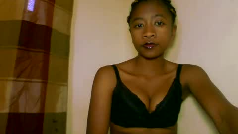 Snapshot of milennah chatting on July 15, 11:15 am milennah online show from July 15, 11:15 am