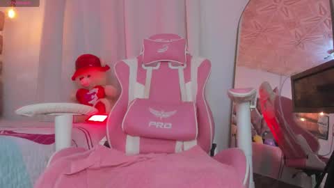 Snapshot of mileonis_13 chatting on November 22, 7:40 am mileonis 13 online show from November 22, 7:40 am