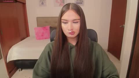 Snapshot of miley_baker chatting on October 24, 4:25 pm Miley online show from October 24, 4:25 pm