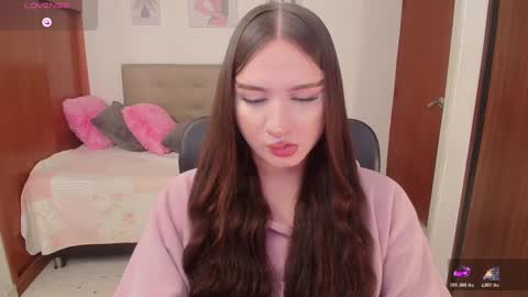 Snapshot of miley_baker chatting on November 21, 1:21 pm Miley online show from November 21, 1:21 pm