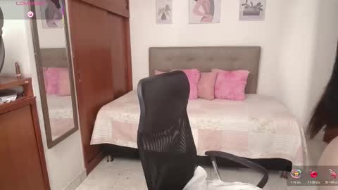 Snapshot of miley_baker chatting on December 17, 2:12 pm Miley online show from December 17, 2:12 pm