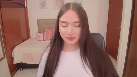 Snapshot of miley_baker chatting on December 20, 2:35 pm Miley online show from December 20, 2:35 pm