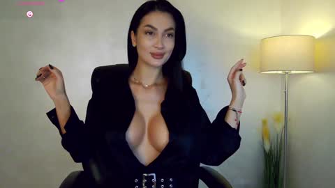 M online show from December 12, 7:52 am